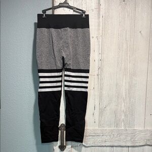 XL NWOT high waisted leggings with ruched butt for lift